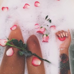fvshionxversace:  tiramasu:  rose pedal bath, can this day get any better 😍🌸🌺💐   http://fvshionxversace.tumblr.com/