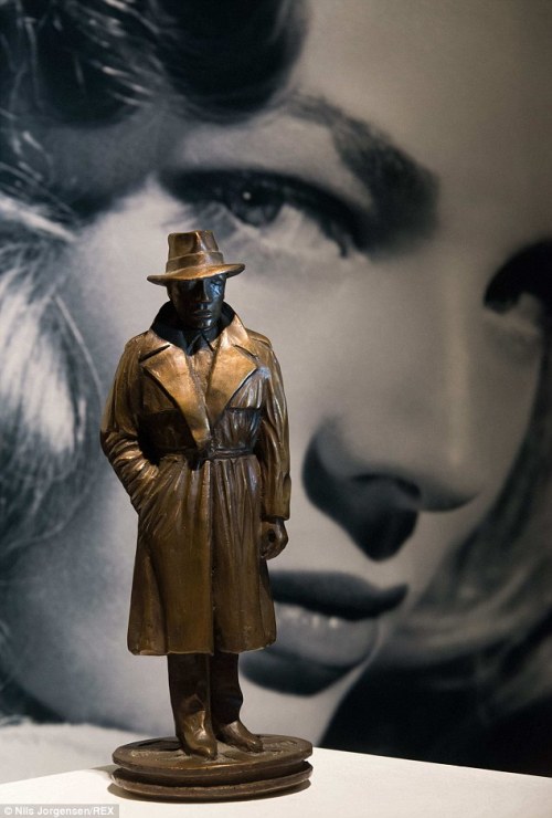 hollywoodlandthisnthat:Photograph of Lauren Bacall behind a custom made bronze painted sculpture of 