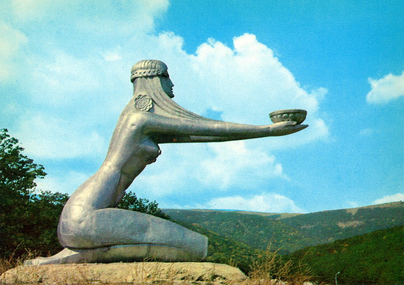 thesovietbroadcast:  1970′s ☭ – “Which gives the sun“ sculpture (Armenian