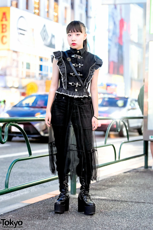 17-year-old Japanese high school student Beni on... | Tokyo Fashion