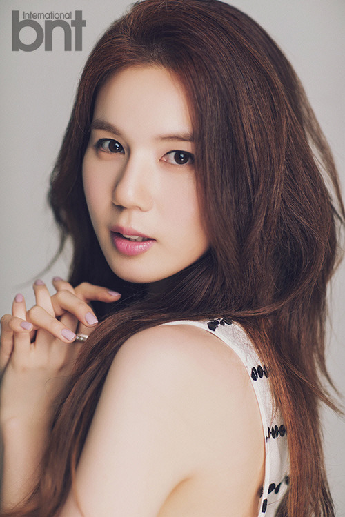 kmagazinelovers:  Park Shi Eun - bnt International August 2014 