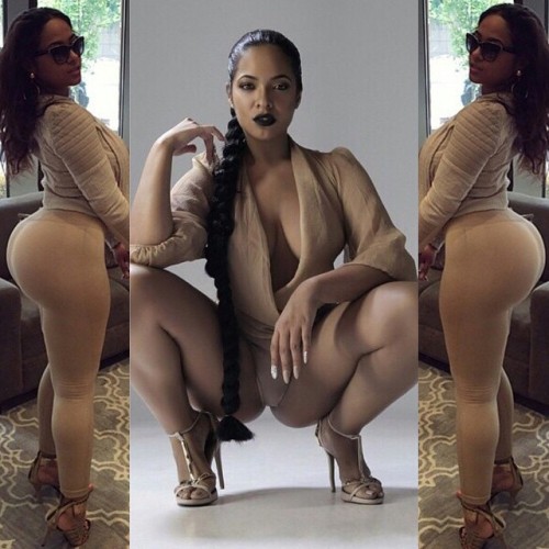 sexiestcreations:  Mannn… @stephanie_santiago just looks #Delicious 😋😍 #SheAMiracle #Gorgeous #Perfection #Bootylicious #StephanieSantiago  Damn thickness