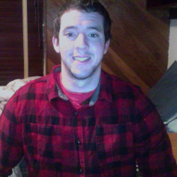 seducedstr8s:  Watch this beefy, flannel