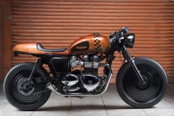 caferacerdesign:  Cafe Racer Design SourceTriumph Bonneville HotRod @caferacerdesign 