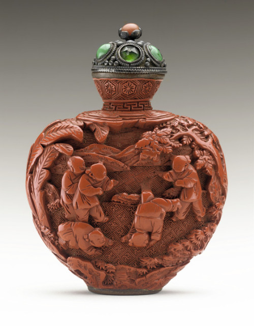 Carved lacquer Snuff Bottle (Biyanhu) with Children at Play, 18th century. Three types of diaper (su