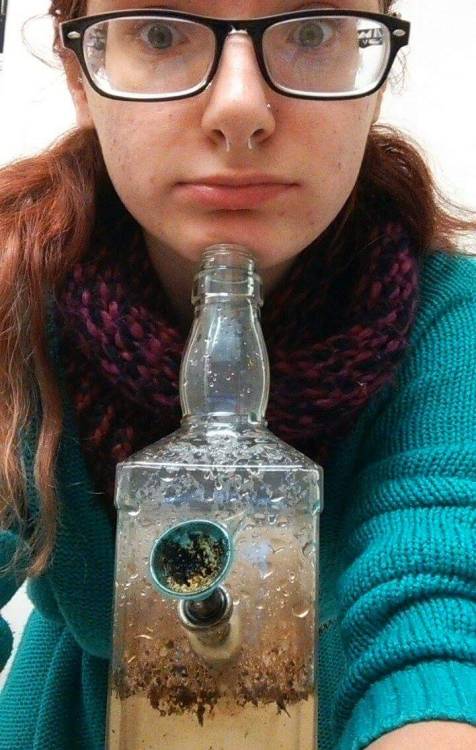 veroisvoinic:  veroisvoinic:  Dirty bong but at least I’m cute af  #mine #vero #selfie #snow