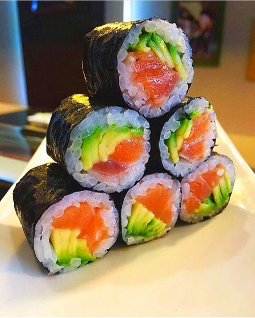 everybody-loves-to-eat:  (source)