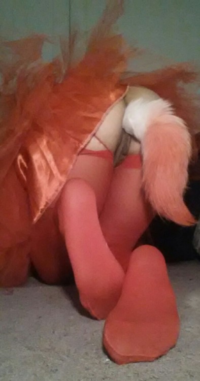 mrandmrsdoesdirtylilsecret:Nothing like a tail to make you feel absolutely fuckin adorable. Posted them here because they’re a tad bit racy for my Little blog, but give it a follow anyway http://tigerlilyslittlespace.tumblr.com