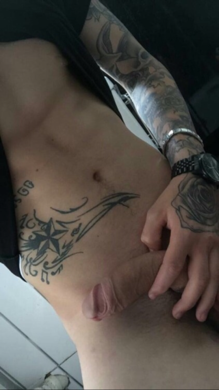 derrylads:Hot belfast boy! Nathan 21 foitballer, tatooed n very hot cock! 