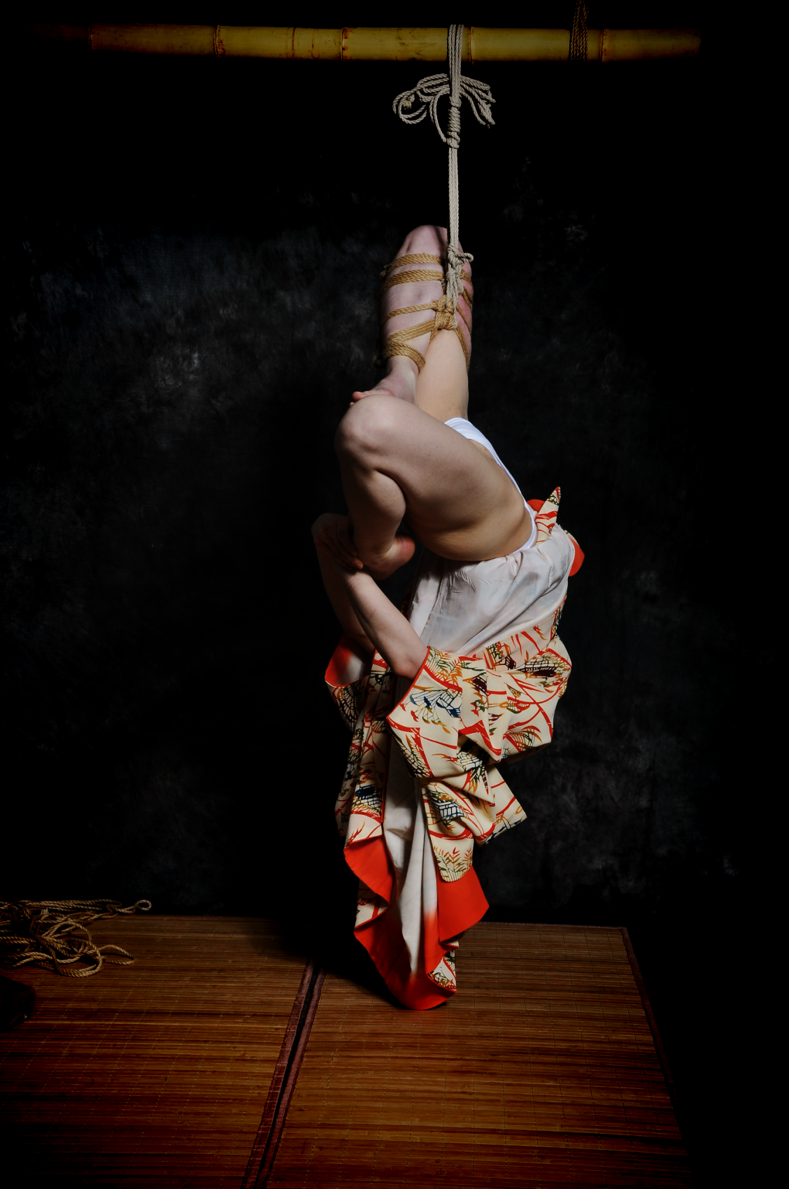 therealakairyuu: “Praying Mantis” Model: Selkeys  Rigger: Akai Ryuu  Photographer:
