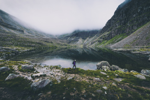 Morning walks at Loch Coire Mhic Fhearchair, just a few steps away from our camp… Head over t