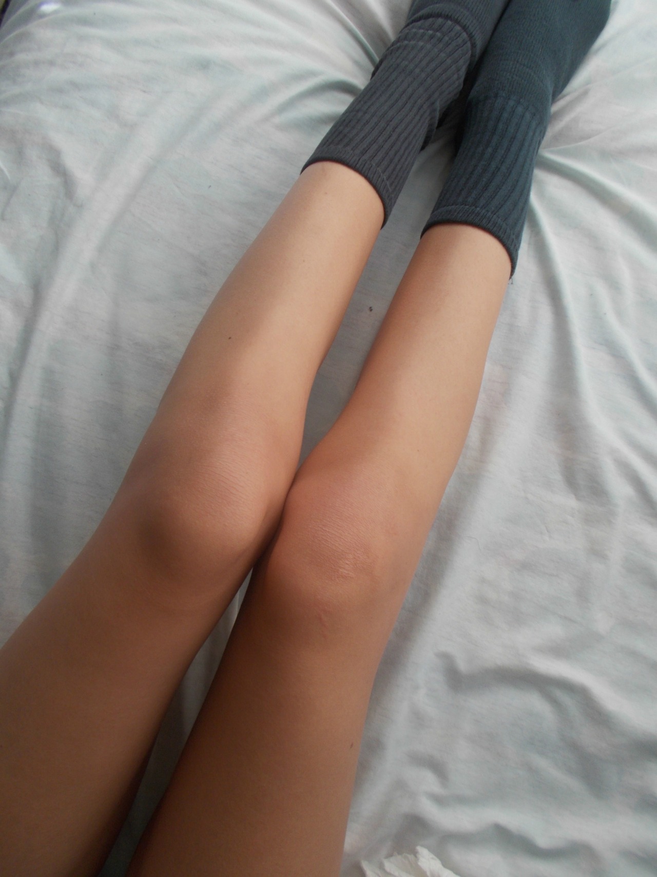 Бедра стройные ноги девушки. Стройные ноги Эстетика от первого лица. Стройные ноги Эстетика. Стройные ноги девушки плохое качество.