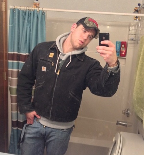 txjd: Carhartt stud  Want him to fuck me - a lot.