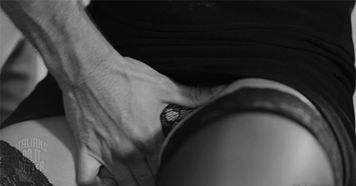 alittleplaygroundlove:  crepax58:  Touch  Oh ja 💋
