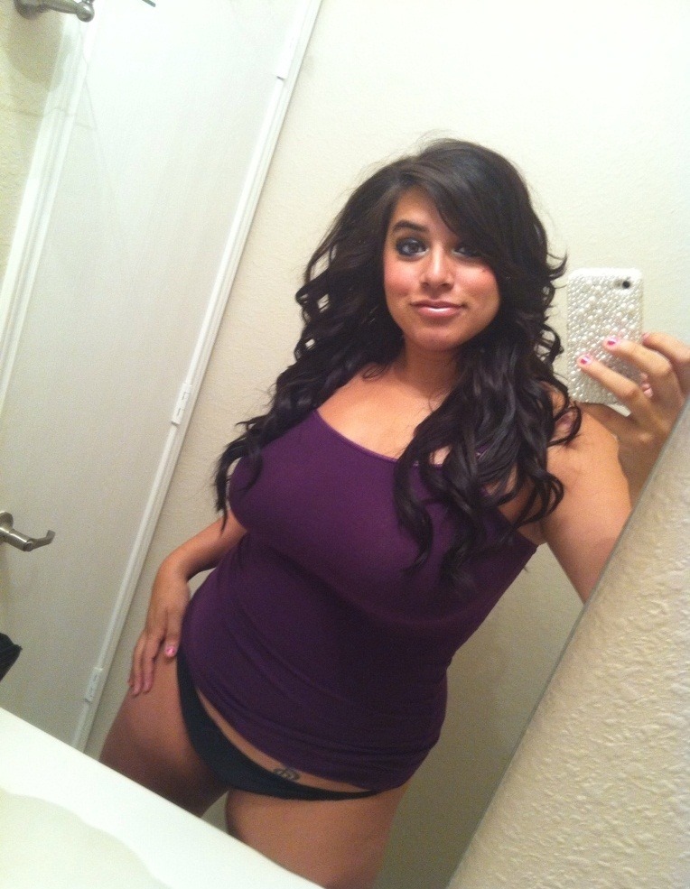chicksdoitthemselves:  Submit your own self-shot PICS or VIDEOS at chicksdoitthemselves.tumblr.com