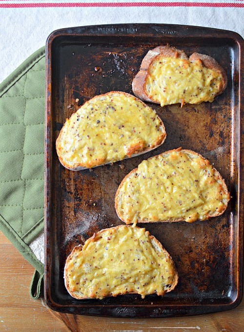 hoardingrecipes:    Baked Cheese Toasties   