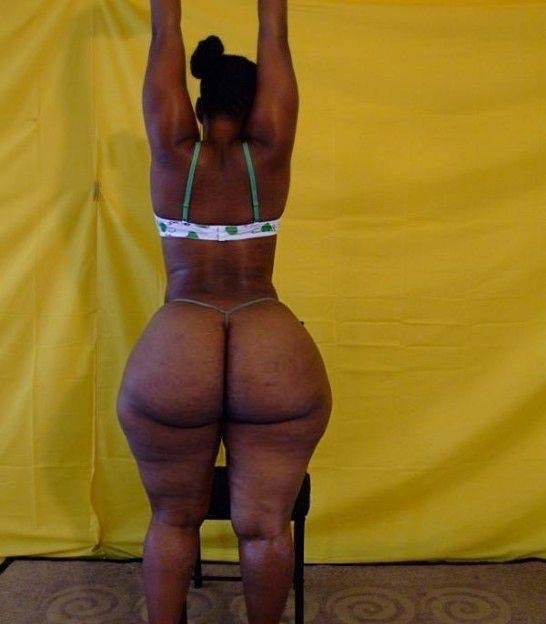 widehipsphatass:  dumptruckthicc:  Hands up if you got wide hips and phat ass curves