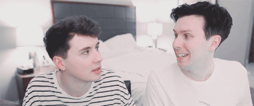 phannie:tour giggles