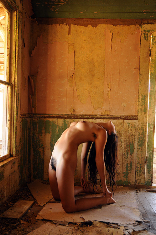 gnubeauty:  Freya Gallows in Ustrasana  © Randy Craig Photography