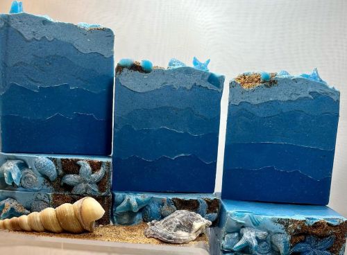 m3artisansoapery: ‘Beach Bum’ CP soap bars made with a 5 layer ombré effect. @nat