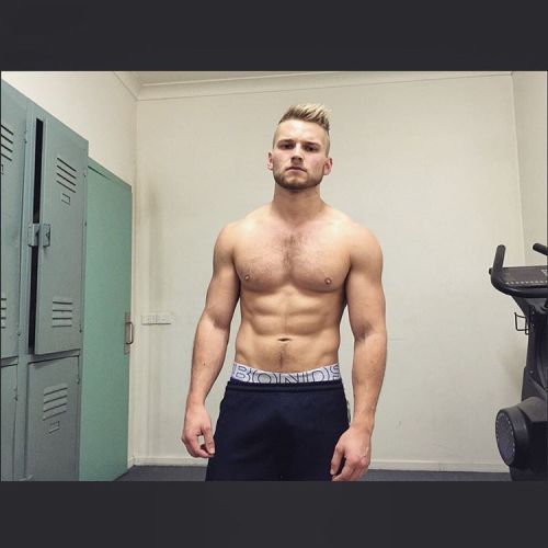 mygayhotmen:  omgaylove:  http://omgaylove.tumblr.com/   follow me at http://mygayhotmen.tumblr.com
