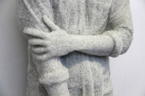 myampgoesto11:Daniel Arsham: Figure with crossed arms (2013), Waiting (2013)broken glass, resin