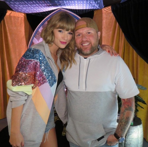 paths-of-my-childhood: therealslacker: Such a great night! Thanks @taylorswift