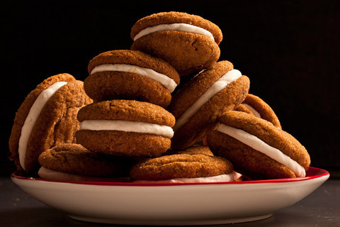Gingersnap Sandwich Cookies Filled with Lemon Creme