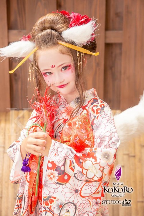 Kogitsune (fox cub), cheeky kid photoshoot by Studio Kokoro. I would have LOVED that dress up as a k