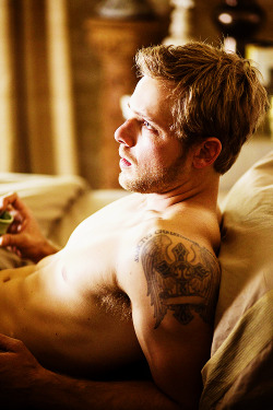 dirtyguystogo:  maxthieriot: 33/50 Dylan