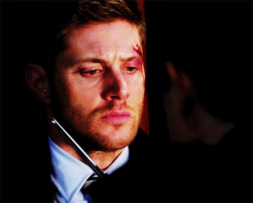 michaelssw0rd:  Dean Moments: 9x14- Captives  Forgive me but DAMN!….Blood!kink!  