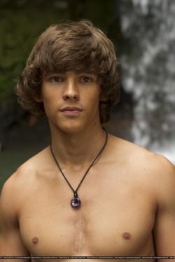 captainmaleuniverse:Brenton Thwaites