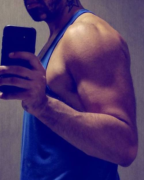 cre-aa-tor:  Sometimes I wonder why I lift so much. I just seem to get lonelier the more physically “fit” I become. (at LA Fitness - LAS COLINAS)