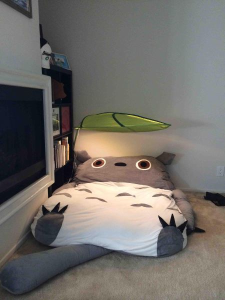 angelic-emoji: princepants “I sleep in a Totoro bed, do you?”