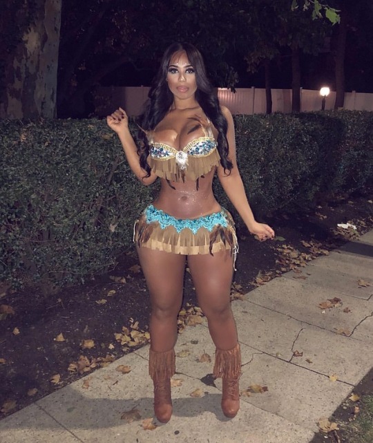 goood-thickness:  That’s some good thickness  DAMNN,  I WANNA POKE HER HONEY!
