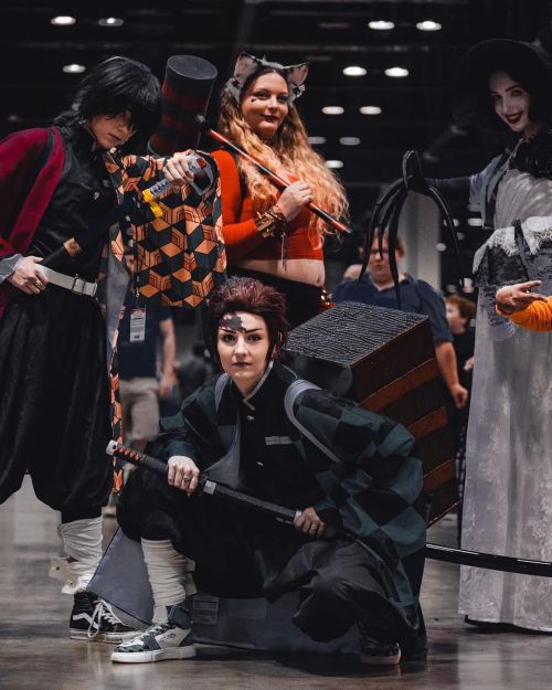 When an amazing photographer takes a photo of your group ya gotta go for it! Also do y’all seeeee th