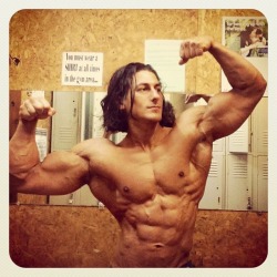 intomusclestuff:  long-haired-musclemen: