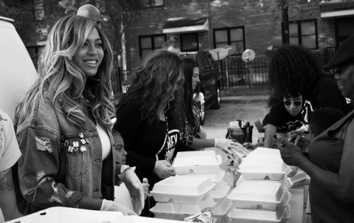beyhive4ever:Beyoncé and Tina Knowles serving and speaking to the survivors of Hurricane Harvey in H
