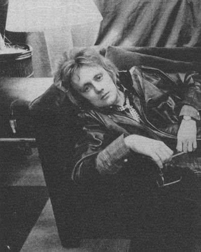 hysterical-qween:  Roger Taylor ⚫️⚪️ Dedicating this to my luv @rogerscupboard