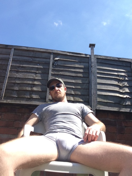 backfur:  Hotter Otter from the UK, this guy has it all.