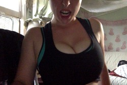 kneekideedeedee:  I do, however, love wearing sports bras. Because HELL-O curves!!!!!