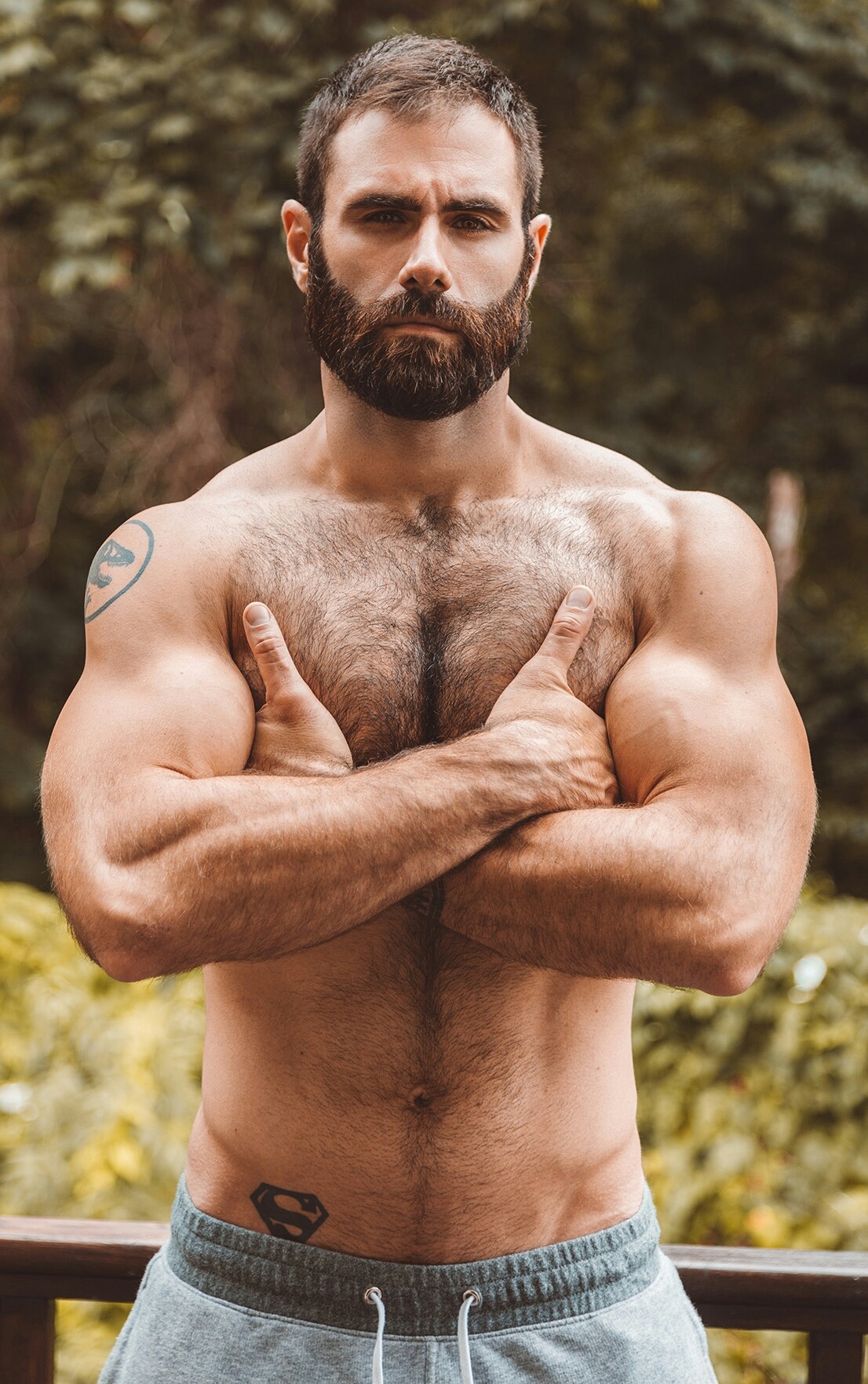 gerg14: DARK-HAIRED DREAMBOAT &amp; HE’S GOT LEGS (AND HE KNOWS HOW TO USE