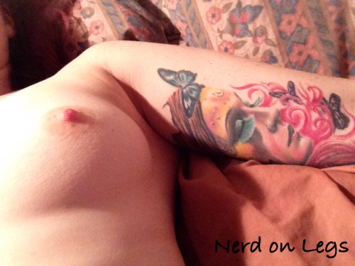 nerdonlegs:  Only one boob as I’m pretty late for Topless Tuesday this week…