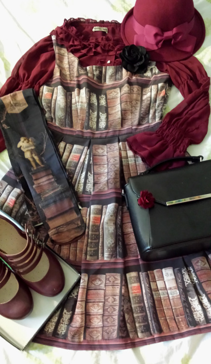 once-again-the-gillyflowers:  Planning what to wear to go out tonight before I run head to my lab. J
