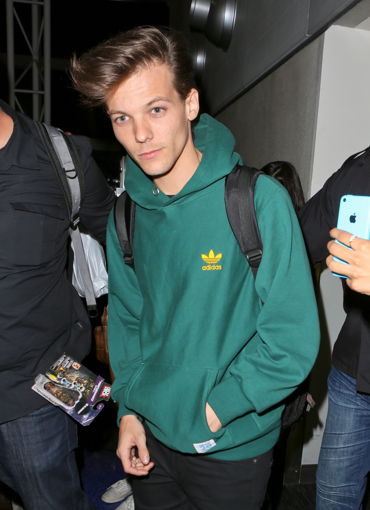 direct-news:  Louis arriving at LAX airport. 23/11/14 