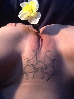 amiesplayground:  Best place for my flower!!!! Like and Reblog if you want more of me!!! Comments are welcome!!!!!!   Pretty pussy