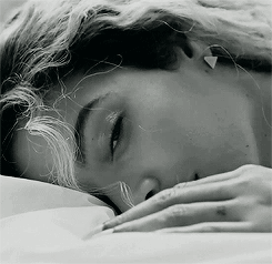 ashburtonboy:   Beyoncé + smile Smiles from the album :) 
