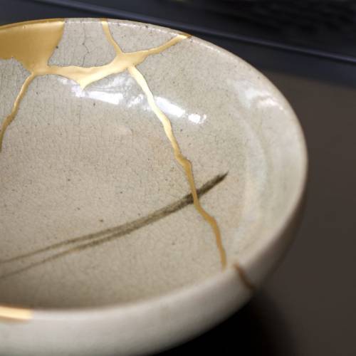 (via Kintsugi (‘golden repair’) is the Japanese art of repairing broken pottery with lac