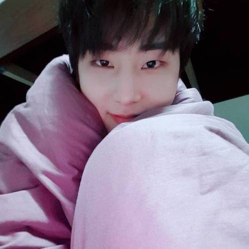 fyeahdaysix: 171119 day6kilogram: 오늘 추운 날씨에 다들 나와서 응원해줘서 너무너무 고마웠어요 ㅠㅠ 오늘도 “그날은 그랬지” 하면서