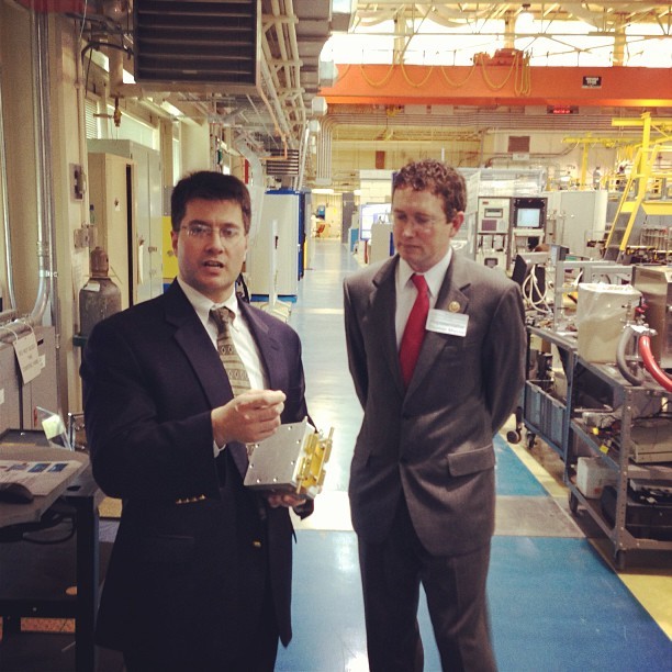 Discussing hydrogen fuel cells at NIST neutron research center